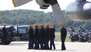Aukų palaikai atskraidinti į Nyderlandus, Eindhoveną