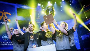 &bdquo;Fnatic&ldquo; komanda triumfuoja 2015 metų ESL turnyre