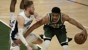 Ignas Brazdeikis ir Giannis Antetokounmpo