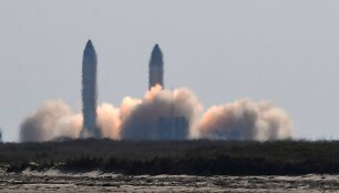 &bdquo;SpaceX Starship SN9&ldquo; prototipas pakilimo aik&scaron;telėje stovėjo greta kito pana&scaron;aus erdvėlaivio prototipo