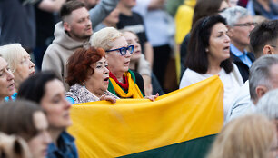 &bdquo;Tauti&scaron;kos giesmės&ldquo; giedojimas Katedros aik&scaron;tėje