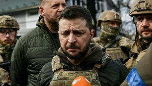 Ukrainos prezidentas Volodymyras Zelenskis tarp karių