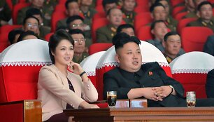 Kim Jong Unas su žmona Ri Sol-ju