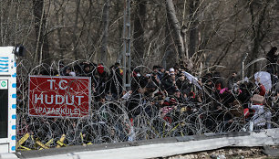 Migrantai Turkijoje prie sienos su Graikija