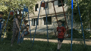 Kadras iš rež.Irynos Tsilyk filmo „Mėlyna kaip apelsinas žemė“ 