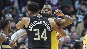 Giannis Antetokounmpo ir LeBronas Jamesas