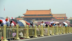 Turistai Tiananmeno aikštėje