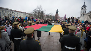 Katedros aikštėje Vilniuje įvyko Lietuvos vėliavos dienos minėjimas.