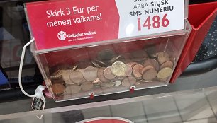 „Gelbėkit vaikus“ aukų dėžutė