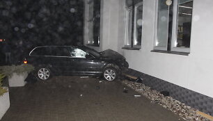 BMW taranavo bilioteką