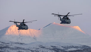 NATO sraigtasparniai / MOD/Royal Navy/SWNS / MOD/Royal Navy/SWNS