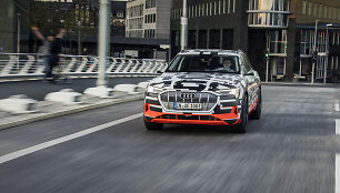 Jau 2018 m. &bdquo;Audi E-tron&ldquo; premjera 