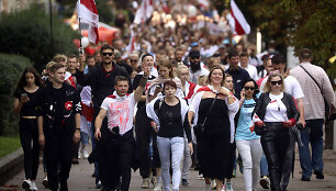 Protestuotojai renkasi Minske, &bdquo;sveikina&ldquo; A.Luka&scaron;enką su gimtadieniu