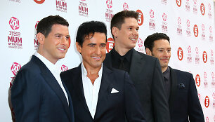 Grupė &bdquo;Il Divo&ldquo; (Carlosas Marinas &ndash; antras i&scaron; kairės)