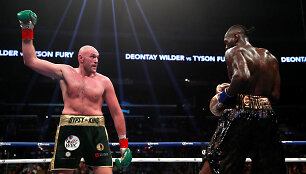 Tysonas Fury ir Deontay Wilderis kovojo ringe &ndash;  mačas baigėsi lygosiomis.