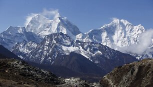 Po trijų metų pertraukos alpinistai vėl bandys pasiekti Everesto vir&scaron;ūnę