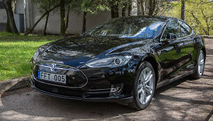 Vilniečio Tomo &bdquo;Tesla Model S&ldquo;