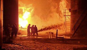 Gaisras Rusijos naftos saugykloje / HANDOUT / AFP