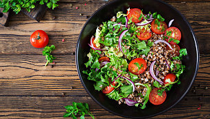 Grikių „tabbouleh“ salotos 