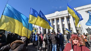 Kijeve prie Ukrainos parlamento susirinkę žmonės