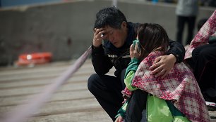 Pietų Korėjoje nuskendusio kelto keleivio artimųjų emocijos.