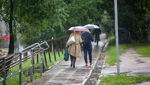 Vasariška liūtis užtvinkdė Vilniaus gatves