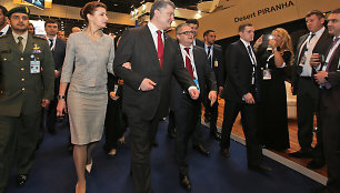 Petro Porošenka ginklų parodoje „IDEX 2015“