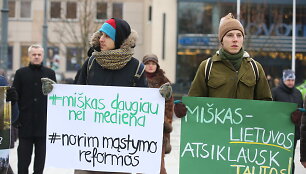 Mitingas prie&scaron; urėdijų reformą
