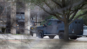 Policija: Teksaso sinagogoje įkaitais paimti asmenys išlaisvinti, įtariamasis – negyvas
