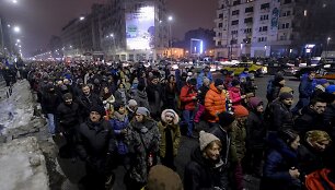 Rumunijoje tūkstančiai žmonių protestavo prie&scaron; amnestiją korumpuotiems politikams