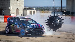 VIDEO kadras: Kenas Blockas &scaron;e&scaron;toje &bdquo;Gymkhana&ldquo; dalyje