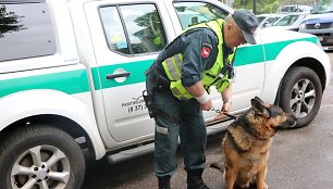 Kauno apskrities VPK patrulių rinktinės kinologas Dainius Daukša