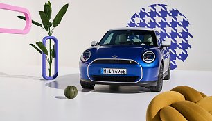 „Mini“ Miunchene pristatė naujos kartos „Cooper“ ir „Countryman“ elektromobilius