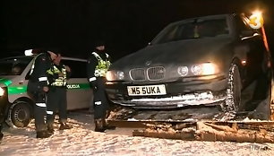 Sulaikytas bėglio BMW išvežtas į policijos aikštelę, tačiau konfiskuoti automobilio teisėsauga neturėjo pagrindo.