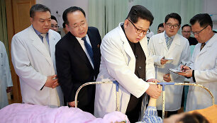 Kim Jong Unas aplankė per avariją nukentėjusius kinus