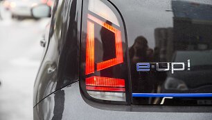 Vilniaus miesto savivaldybė nusipirko tris Volkswagen e-up automobilius