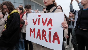 Minske protestuotojai reikalauja paleisti opozicionierę Maryją Kalesnikavą