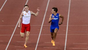 Armandas Duplantis ir Carstenas Warholmas varžėsi 100 m sprinto bėgime.