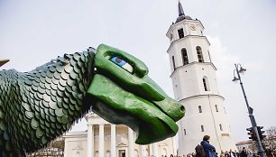 FiDi Eisena su fizikų simboliu Dinu Zauru