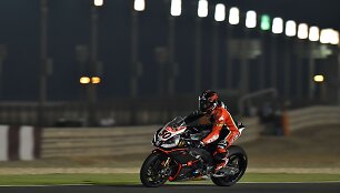 Motociklininkų treniruotė naktį