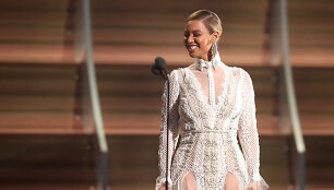 Beyonce su Inbal Dror kurta suknele