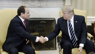 Abdelis Fattahas al Sisi ir Donaldas Trumpas Baltuosiuose rūmuose