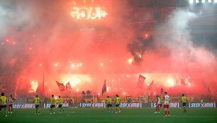 Atėnų AEK sirgaliai Agia Sophia stadione