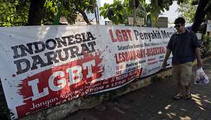 Prie&scaron; LGBT bendruomenę nukreiptas plakatas Indonezijoje