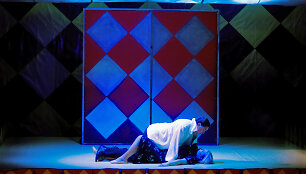 Scena i&scaron; operos &bdquo;Pajacai&ldquo;. Scenoje pasirodys ir &bdquo;Amber&ldquo; cirko trupė.