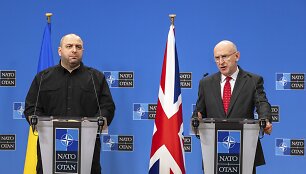 Johnas Healey ir Rustemas Umerovas / Geert Vanden Wijngaert / AP