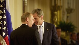 Vladimiras Putinas ir George'as W.Bushas 2001 metais