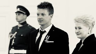  2015 m. prezidentė Dalia Grybauskaitė Tomą Šaparnį apdovanojo Žūvančiųjų gelbėjimo kryžiumi