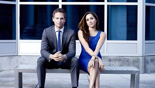 Patrickas J. Adamsas ir Meghan Markle seriale &bdquo;Kostiumuotieji&ldquo;