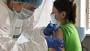 Rusijoje, Gamalėjos institute pacientei leidžiama eksperimentinė COVID-19 vakcina